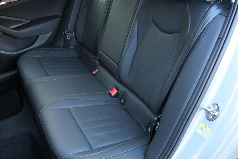 Škoda Superb 2.0 TSI, L&K, ČR, 4x4, Záruka - fotka 36 z 43
