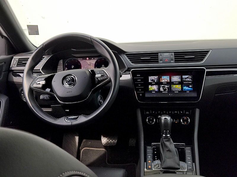 Škoda Superb (2023) Combi L&K 2,0 Tsi 206 Kw 4x4 D - fotka 6 z 43