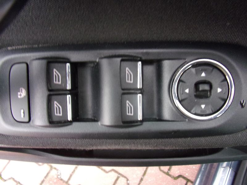 Ford Galaxy (2011) 2,0TDCi AC HF TEMP TAŽNÉ - fotka 27 z 34