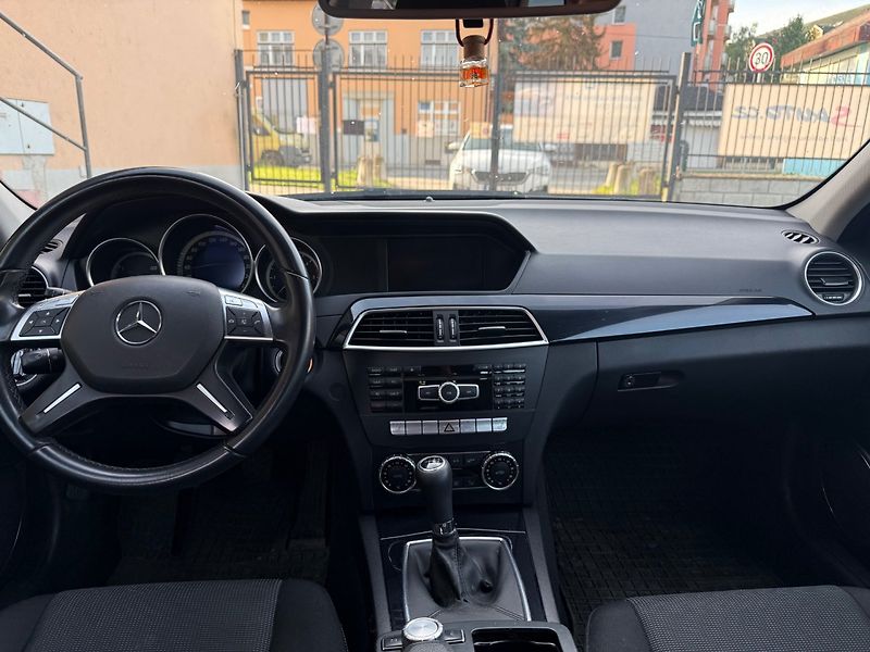 Mercedes-Benz Třídy C 2.2 CDI - AMG Paket - Facelift - fotka 10 z 14