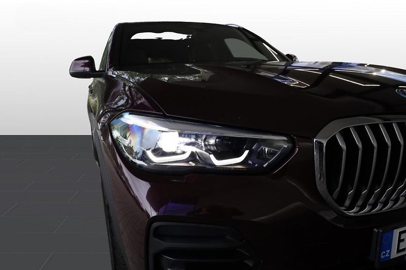BMW X5 xDrive 45e - fotka 24 z 35