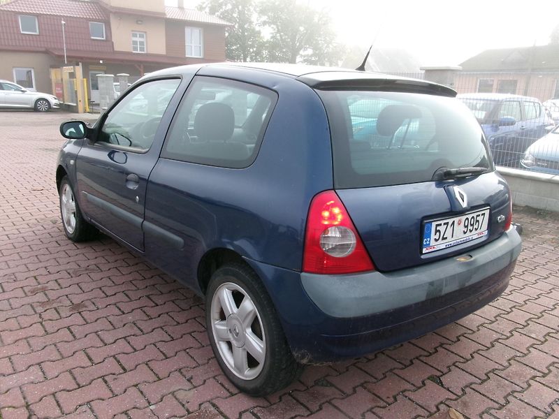Renault Clio (2003) 1,2 16V AUTOKLIMA - fotka 5 z 21