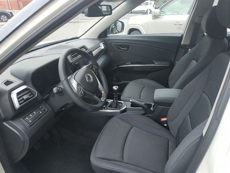 KGM Tivoli 1.5T Style 2WD, MT, SKLADEM - fotka 11 z 31