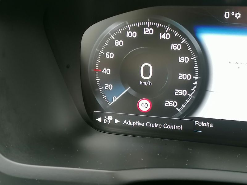 Volvo XC90 (2015) D5 AWD 7-míst Bowers & Wilkins - fotka 21 z 33