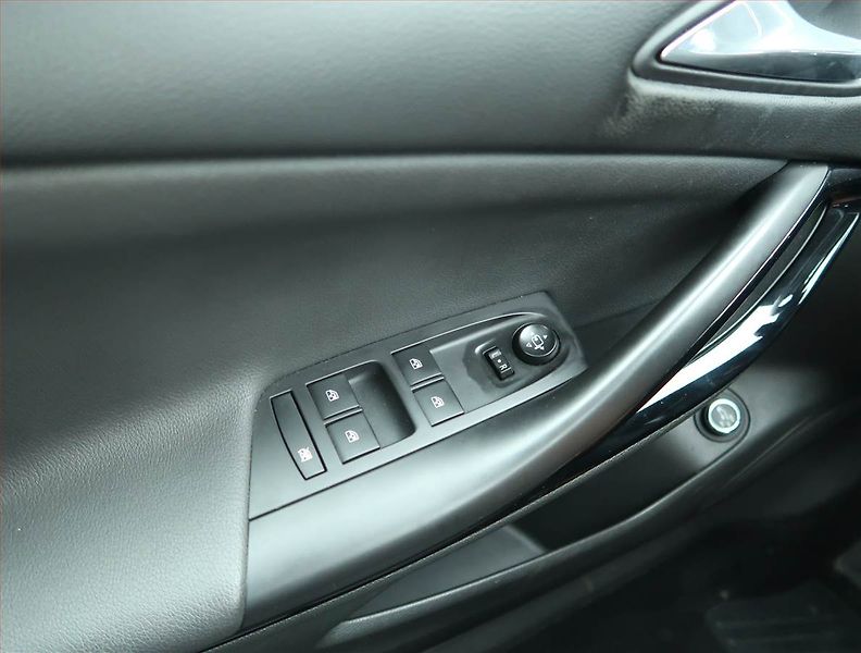 Opel Astra (2019) 1.6 CDTI, Navi, Tempomat - fotka 16 z 16