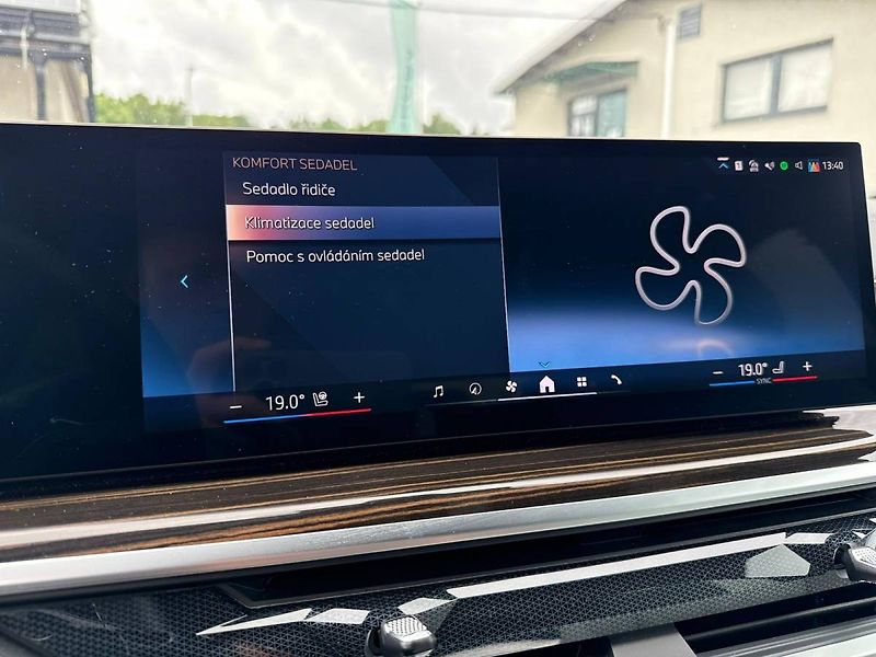 BMW X5 3,0 210 kW xDrive30d - fotka 31 z 55