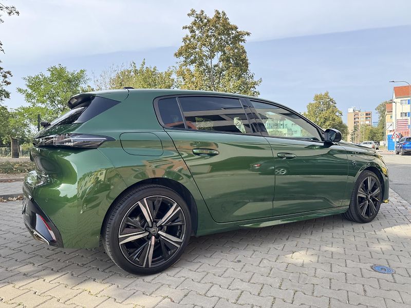 Peugeot 308 (2022) GT 1.5HDi Focal hudba TOP výba - fotka 8 z 25