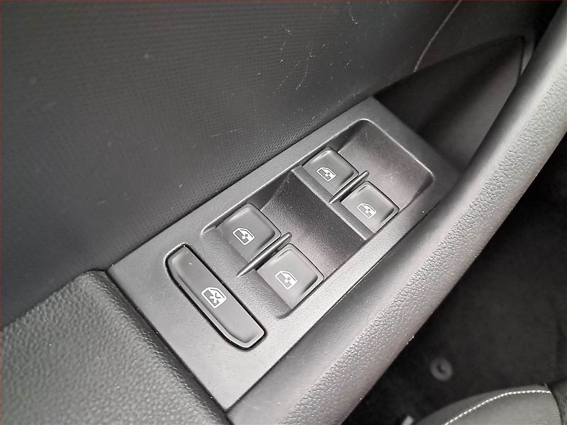 Škoda Rapid (2018) Style 1.0 TSI, Serv.kniha - fotka 17 z 18