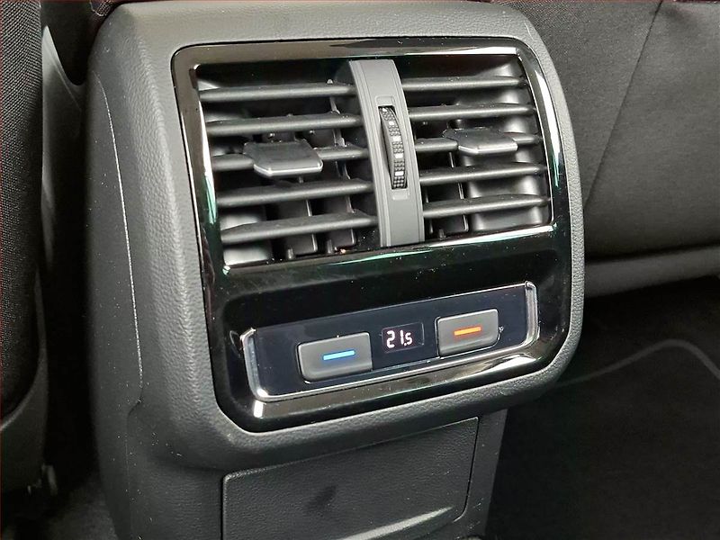 Volkswagen Passat (2019) 2.0 TDI, Automat, Navi - fotka 22 z 22