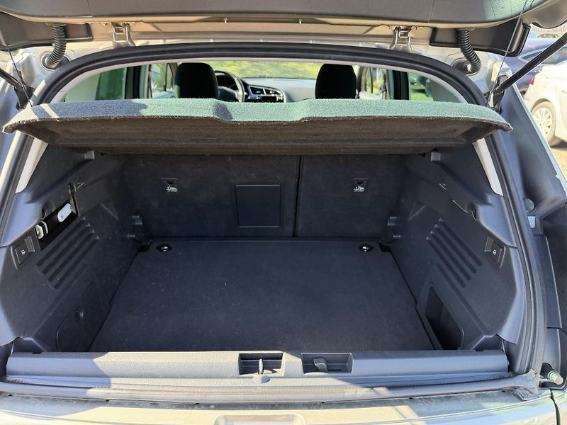 Peugeot 3008 1.6i 16V - fotka 10 z 21