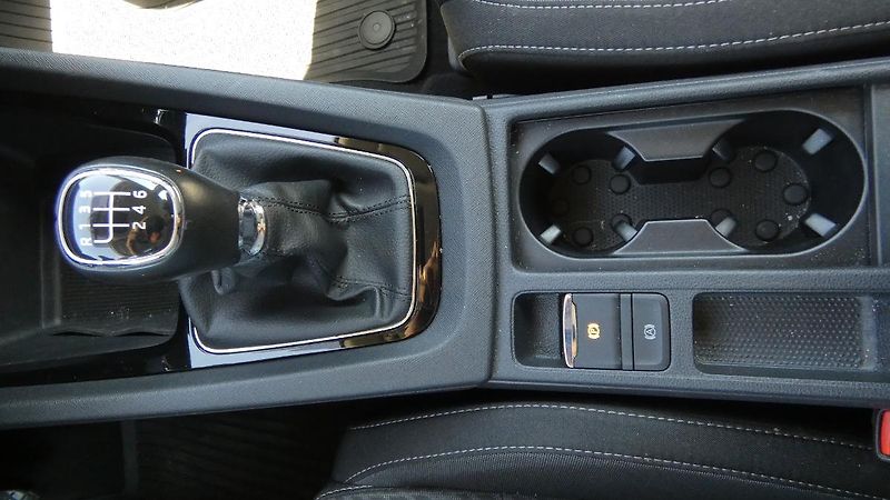 Škoda Octavia 2,0 TDI 85kW Style Combi - fotka 17 z 22
