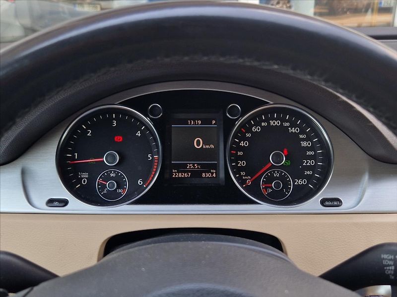 Volkswagen Passat 2,0 TDi 4MOTION KŮŽE KAMERA - fotka 21 z 37