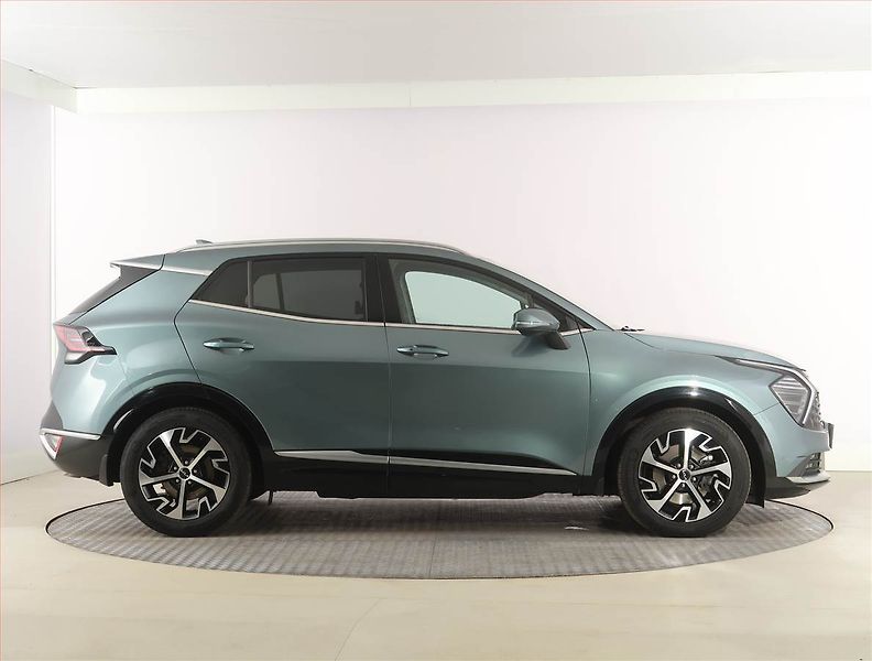 Kia Sportage (2023) 1.6 T-GDI MHEV - fotka 6 z 28