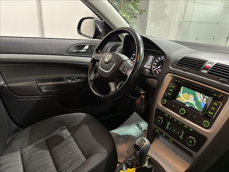 Škoda Octavia 1,4   TSI 90KW XENON ELEGENACE - fotka 19 z 33