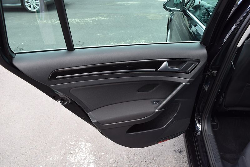 Volkswagen Golf Variant (2020) 1.5TSI 110kw HLBMT TAŽ LED KAM - fotka 13 z 49