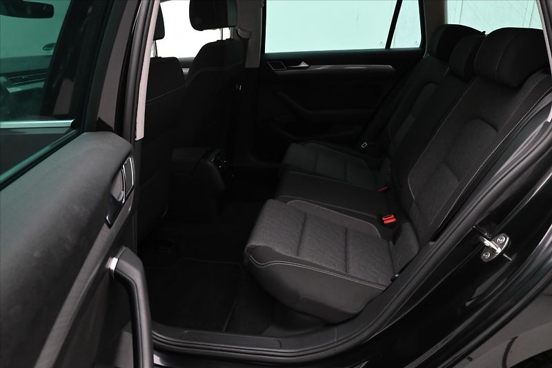 Volkswagen Passat 1,4 GTE 160 kW DSG Business Zá - fotka 14 z 30