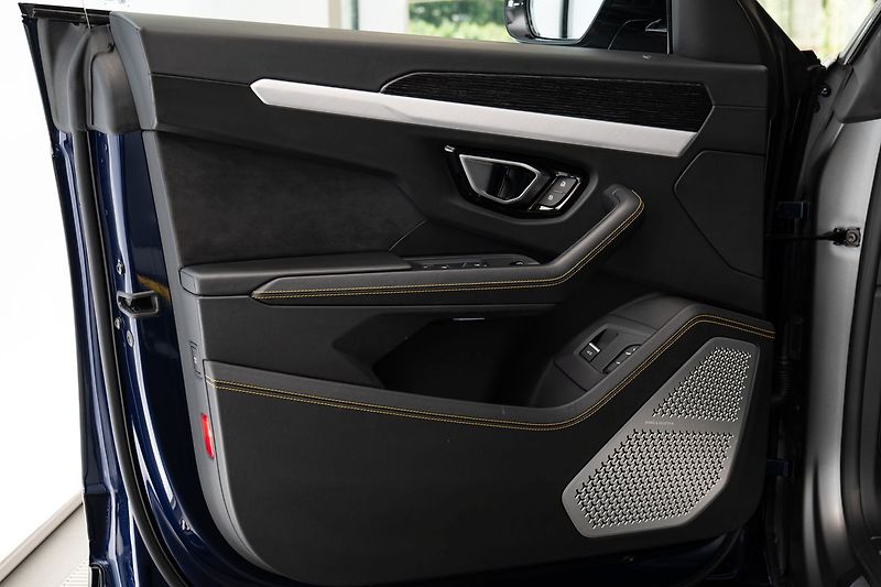 Lamborghini Urus 23/B&O 3D/Pano/Full ADAS/DAB+ - fotka 5 z 24