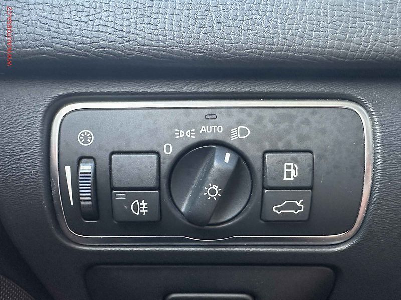 Volvo XC60 (2015) 2.0 D3, 2.maj,ČR, servis - fotka 21 z 23