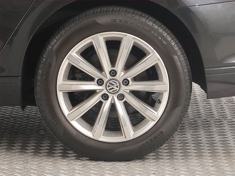 Volkswagen Passat (2019) 2.0 TDI, Automat, Serv.kniha - fotka 15 z 19