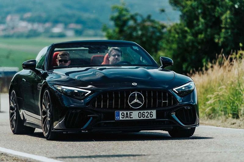 AMG SL je dnes poměrně univerzálním autem