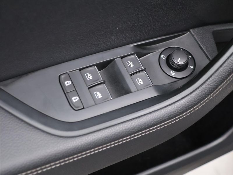 Škoda Superb 2,0 TDI 140kW DSG Style LED - fotka 17 z 34