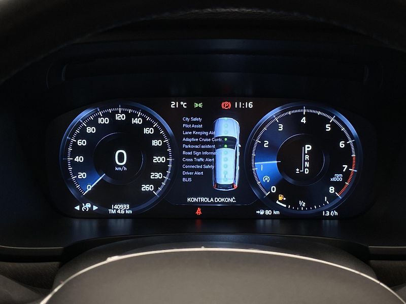 Volvo V90 CC T5 AWD MOMENTUM REZERVACE - fotka 25 z 46