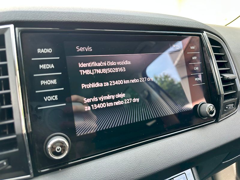 Škoda Karoq (2018) 2.0 TDI 110 kW Ambition 4x4 - fotka 17 z 25