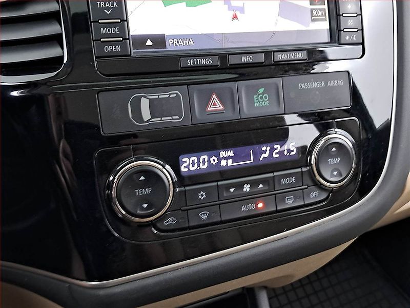 Mitsubishi Outlander (2015) 2.2 DI-D, 4X4, 7 míst, ČR - fotka 16 z 25