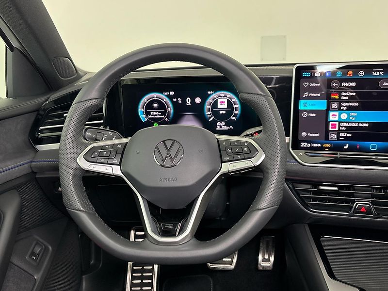 Volkswagen Passat R-Line - fotka 18 z 31
