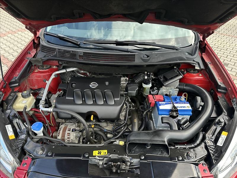 Nissan Qashqai 2,0 +2 4x4 7.Míst - fotka 11 z 25