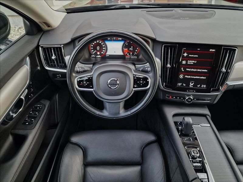 Volvo V90 B4 AWD Momentum Pro Auto,1Maj - fotka 12 z 50