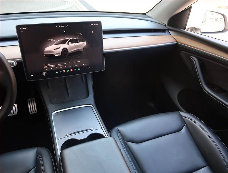 Tesla Model Y (2022) Performance 79kWh, SoH 92% - fotka 8 z 26