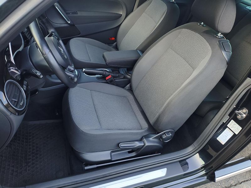 Volkswagen Beetle (2013) 1,2 TSI 77Kw Navi Top stav - fotka 13 z 30