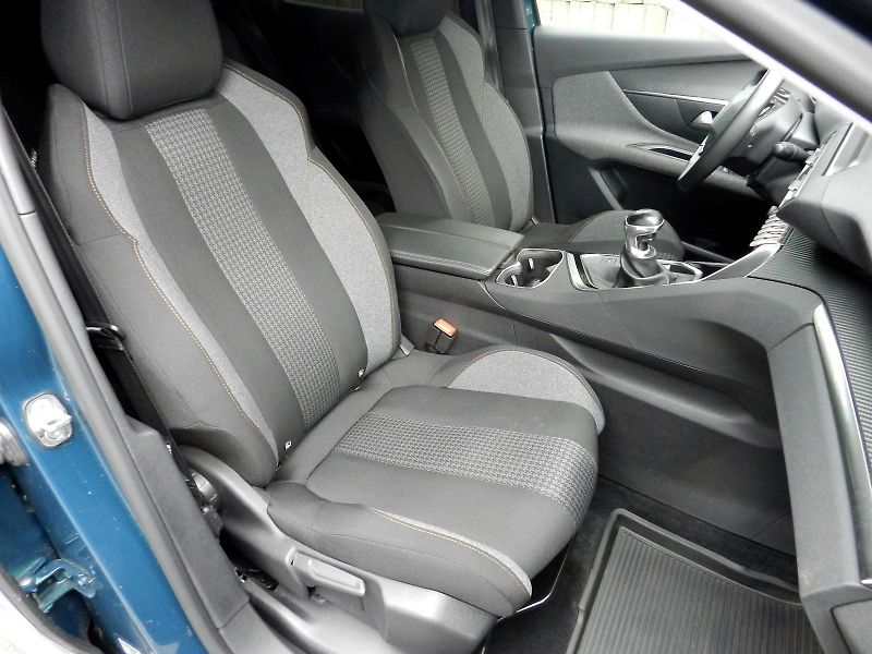 Peugeot 3008 1.5 BlueHDi 96 kW NOVÝ MOTOR - fotka 7 z 14