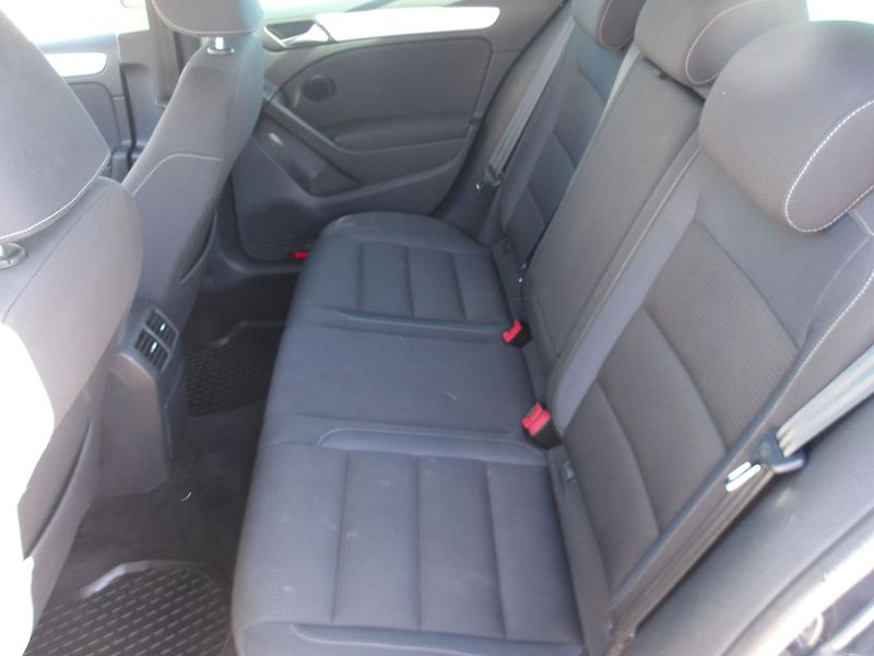 Volkswagen Golf 1,6TDi 77kW - fotka 16 z 26