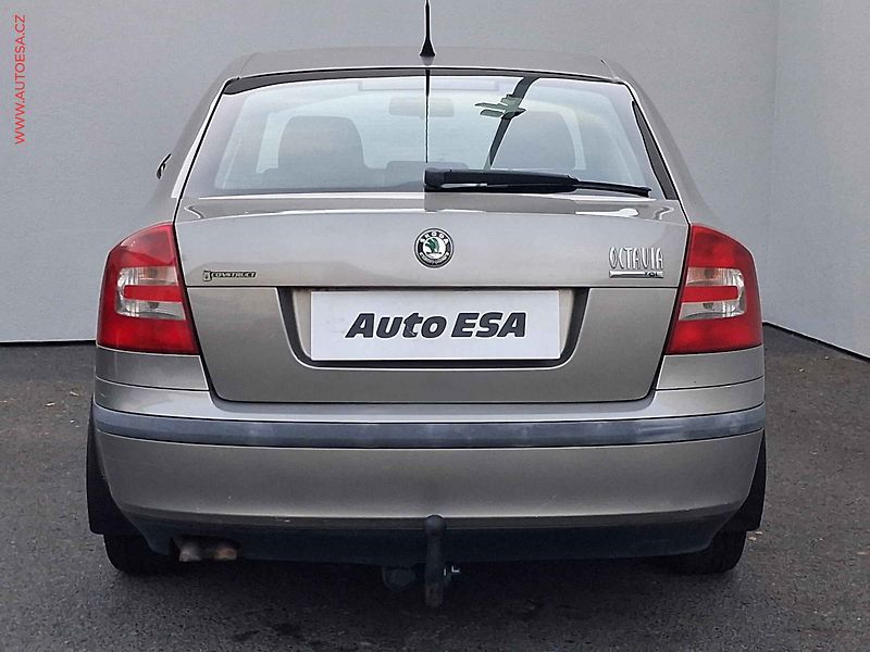 Škoda Octavia (2009) 1.9 TDi, ČR, Elegance, AC - fotka 5 z 16