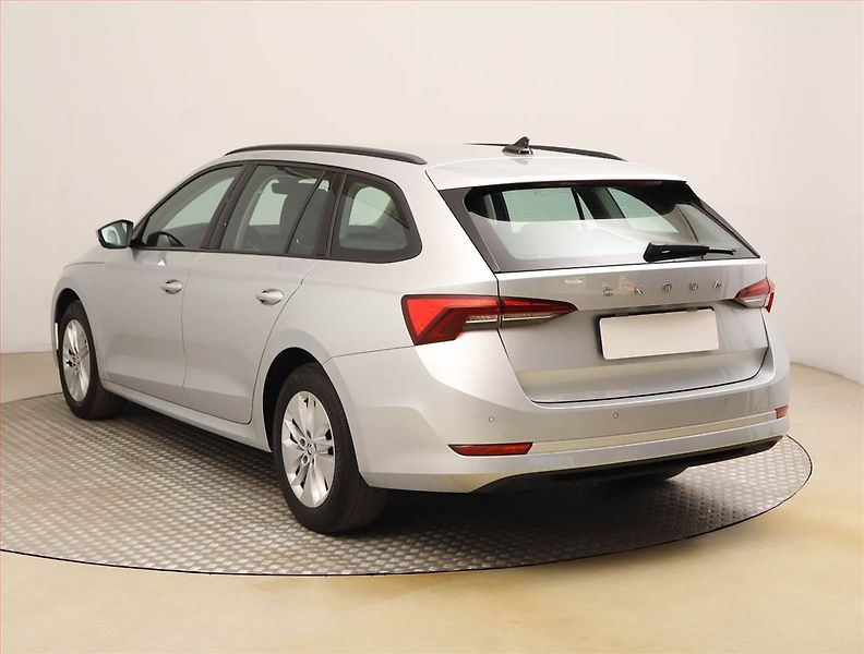 Škoda Octavia (2023) Ambition 2.0 TDI, ČR,1.maj - fotka 4 z 24