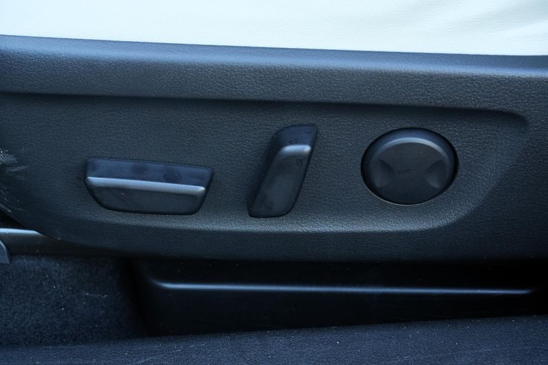 Mazda MX-30 e-Skyactiv, HUD, ACC, Kamera - fotka 30 z 35