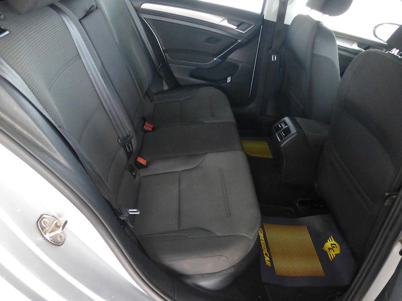 Volkswagen Golf (2013) 1,6TDI*81KW*VYHŘ.SEDADLA* - fotka 22 z 26