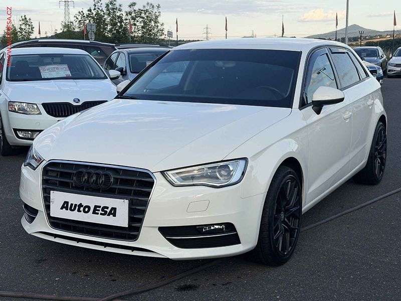 Audi A3 (2015) 1.6 TDi, ČR, AT, bixen, AC - fotka 3 z 14