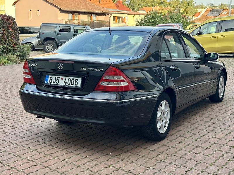 Mercedes-Benz Třídy C (2005) 200 kompressor - fotka 5 z 11
