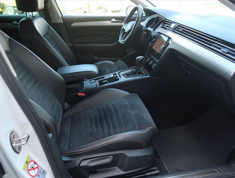 Volkswagen Passat (2020) 1.5 TSI, Automat, Kůže, Navi - fotka 9 z 19