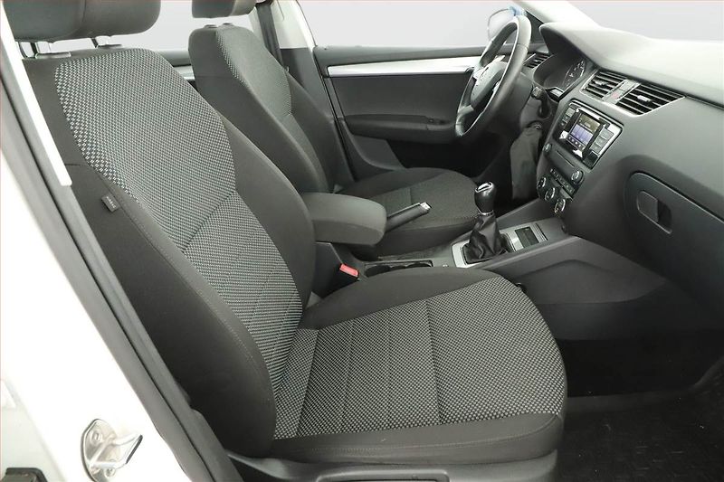 Škoda Octavia (2015) 1.6 TDI, Tempomat - fotka 7 z 16