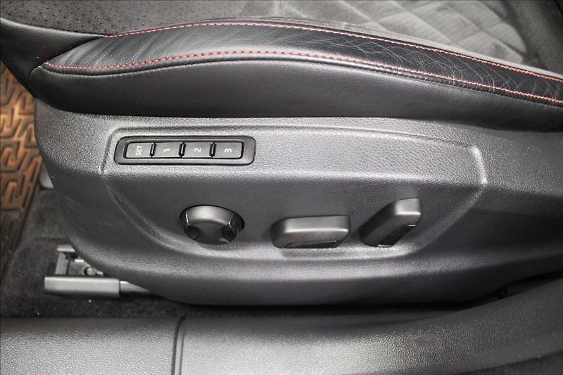 Škoda Octavia 2,0 TDI RS DSG 4x4 virtual pan - fotka 29 z 33