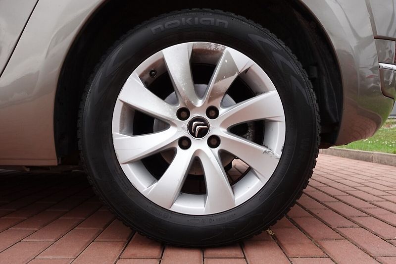 Citroën C4 Picasso 1,6i 88kW M/T - fotka 7 z 28