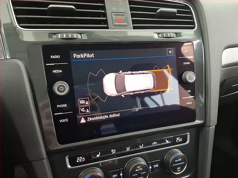 Volkswagen Golf (2018) 1.4 TSI, Tempomat - fotka 14 z 18