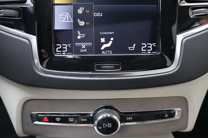 Volvo XC90 (2022) Inscription, B5 AWD - fotka 18 z 26
