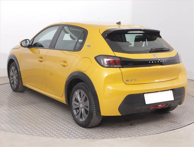 Peugeot 208 (2021) 50 kWh, SoH 90%, Automat - fotka 4 z 18