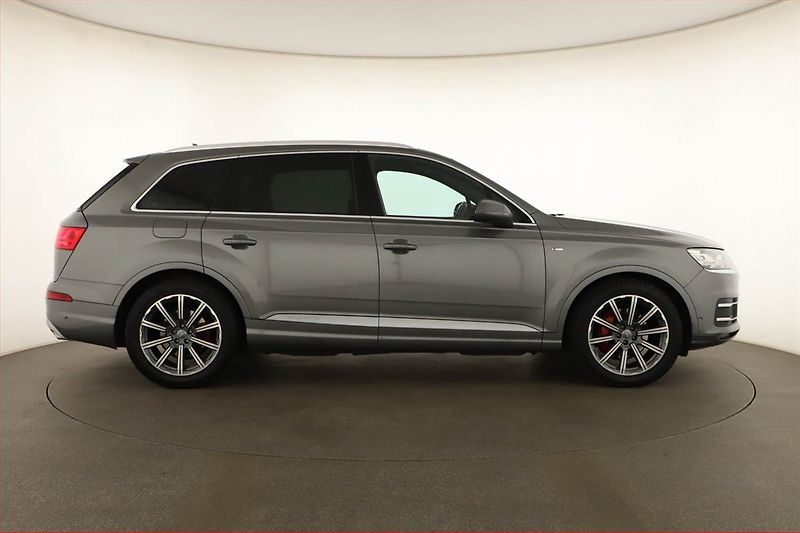 Audi Q7 (2017) S-Line 3.0 TDI - fotka 6 z 20