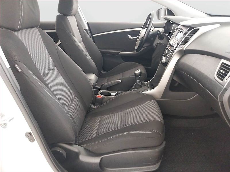 Hyundai i30 (2013) 1.6 MPI, ČR,1.maj, Serv.kniha - fotka 9 z 18